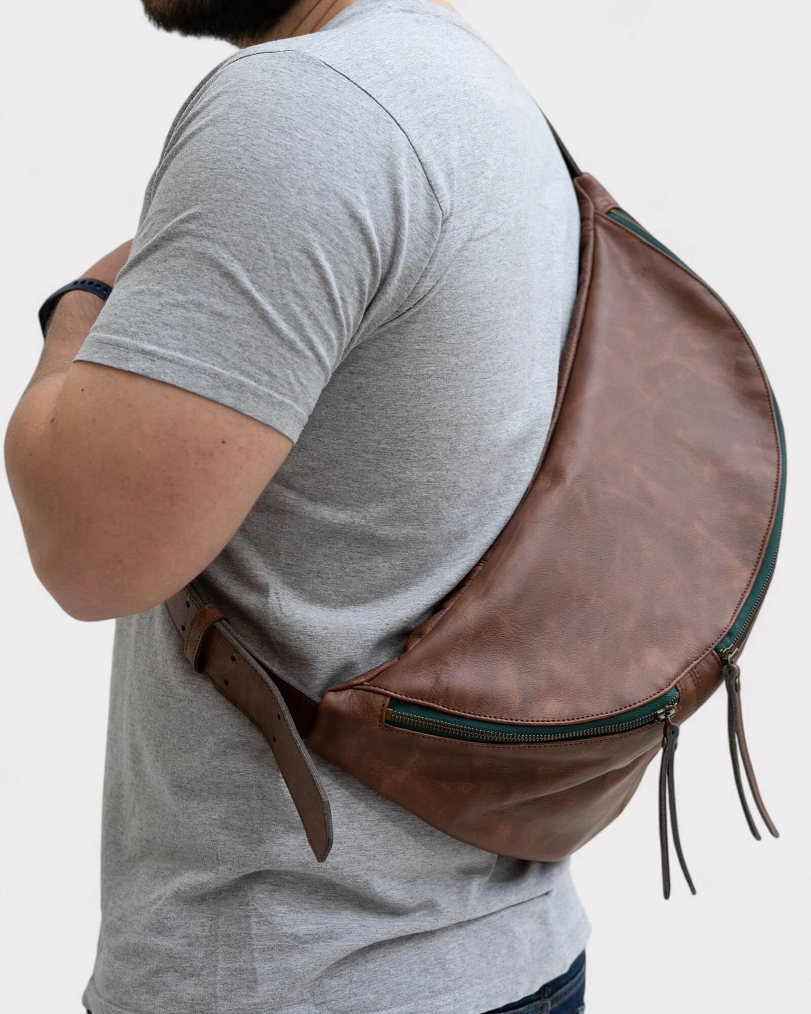 Man wearing a brown leather fanny pack
