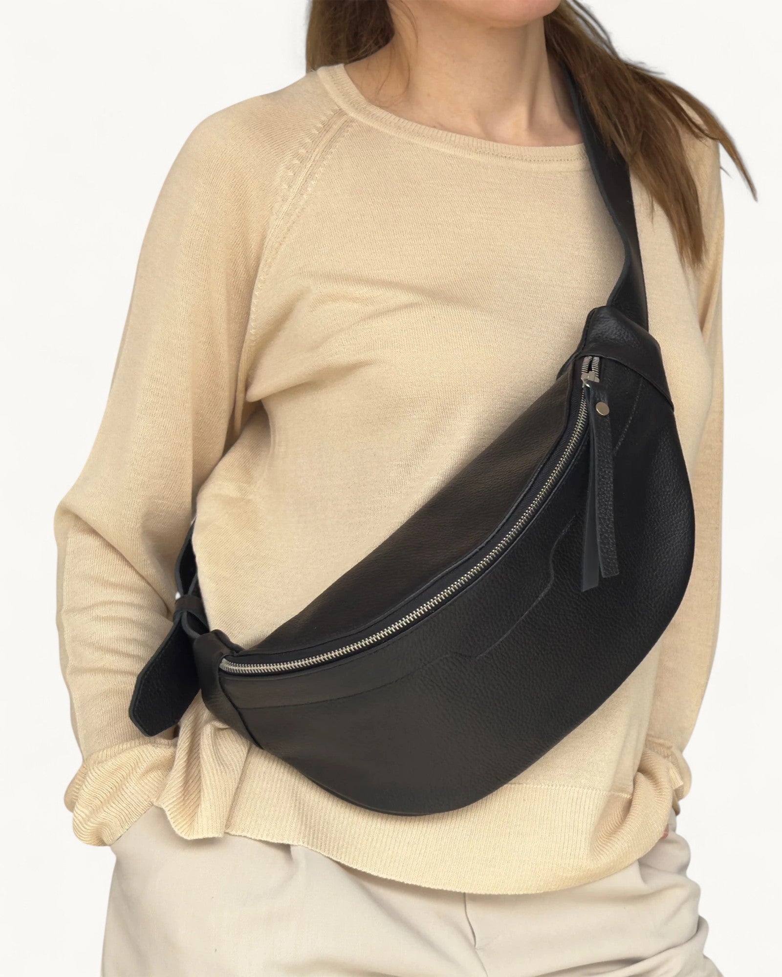 Sac bandoulière moyen en cuir noir - Sac banane souple