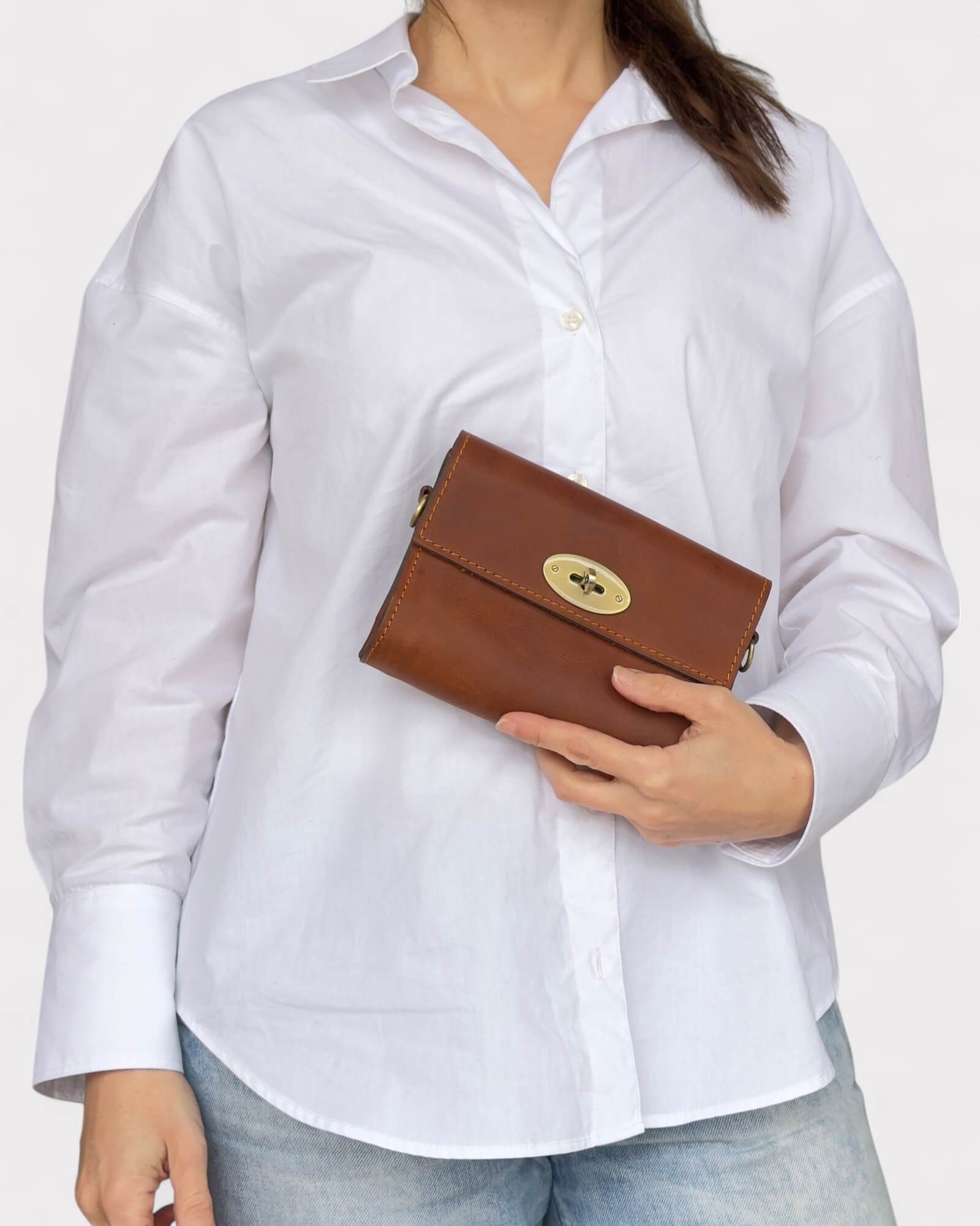 Mini-Umhängetasche aus braunem Leder – handgefertigte Handytasche