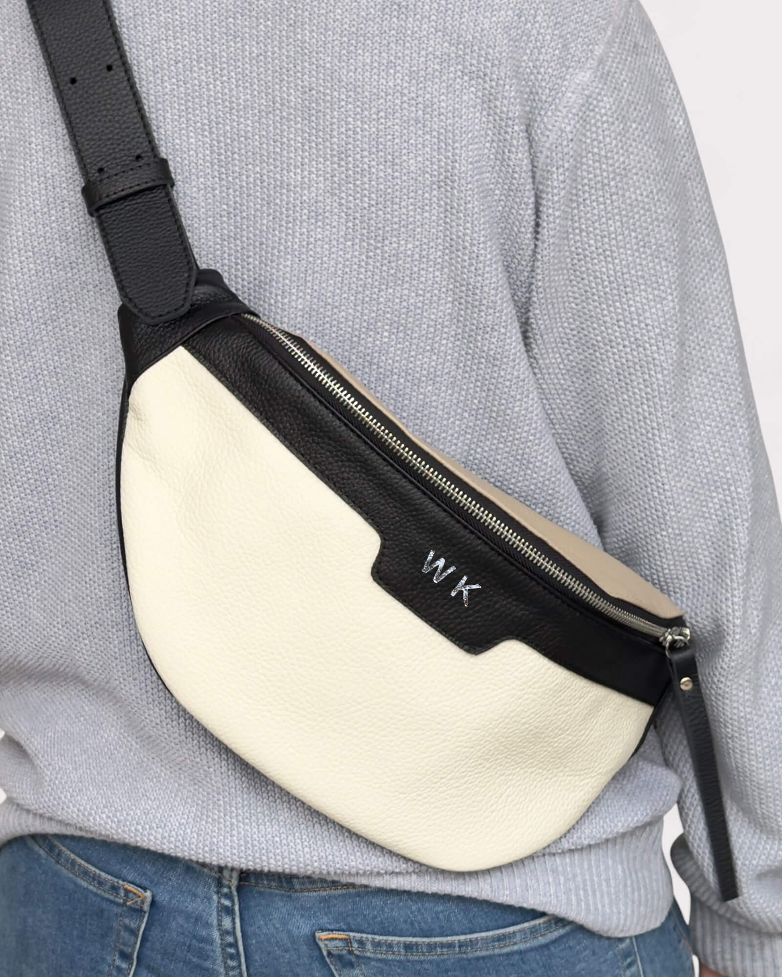 Sac bandoulière en cuir noir et blanc - Sac banane souple