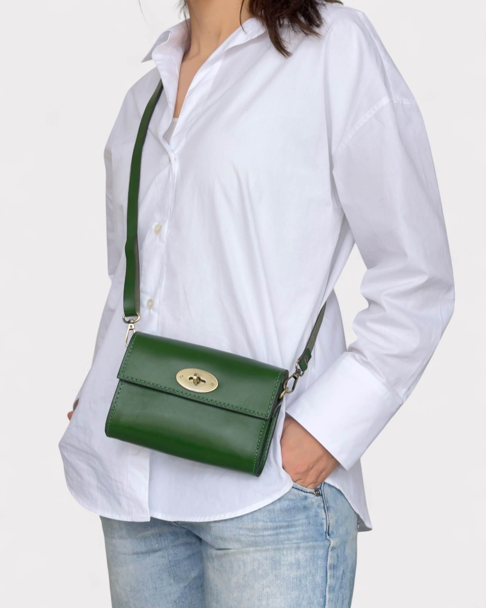 Mini-Umhängetasche aus grünem Leder – handgefertigte Handytasche