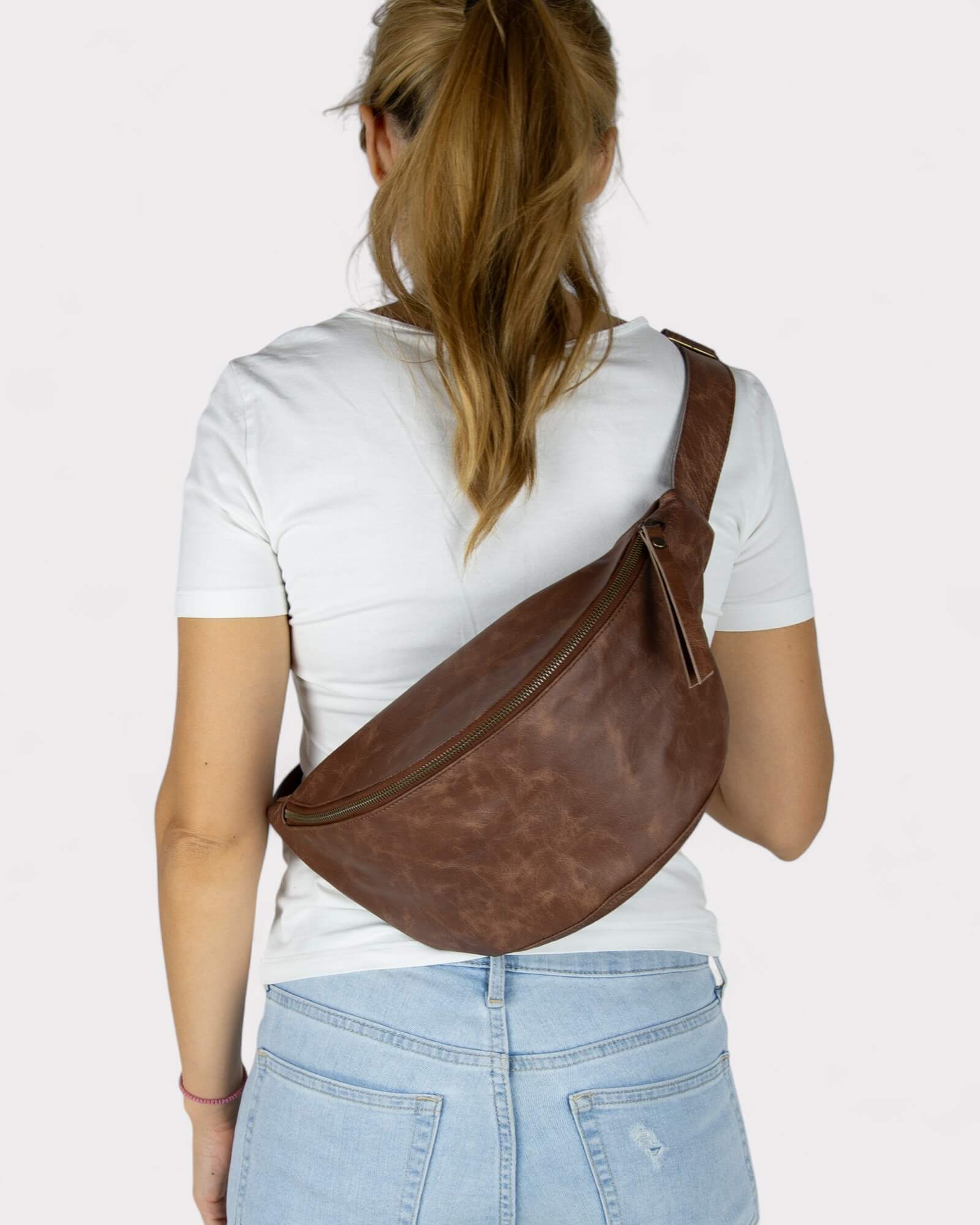 Sac bandoulière en cuir vieilli marron moyen - Sac banane unisexe