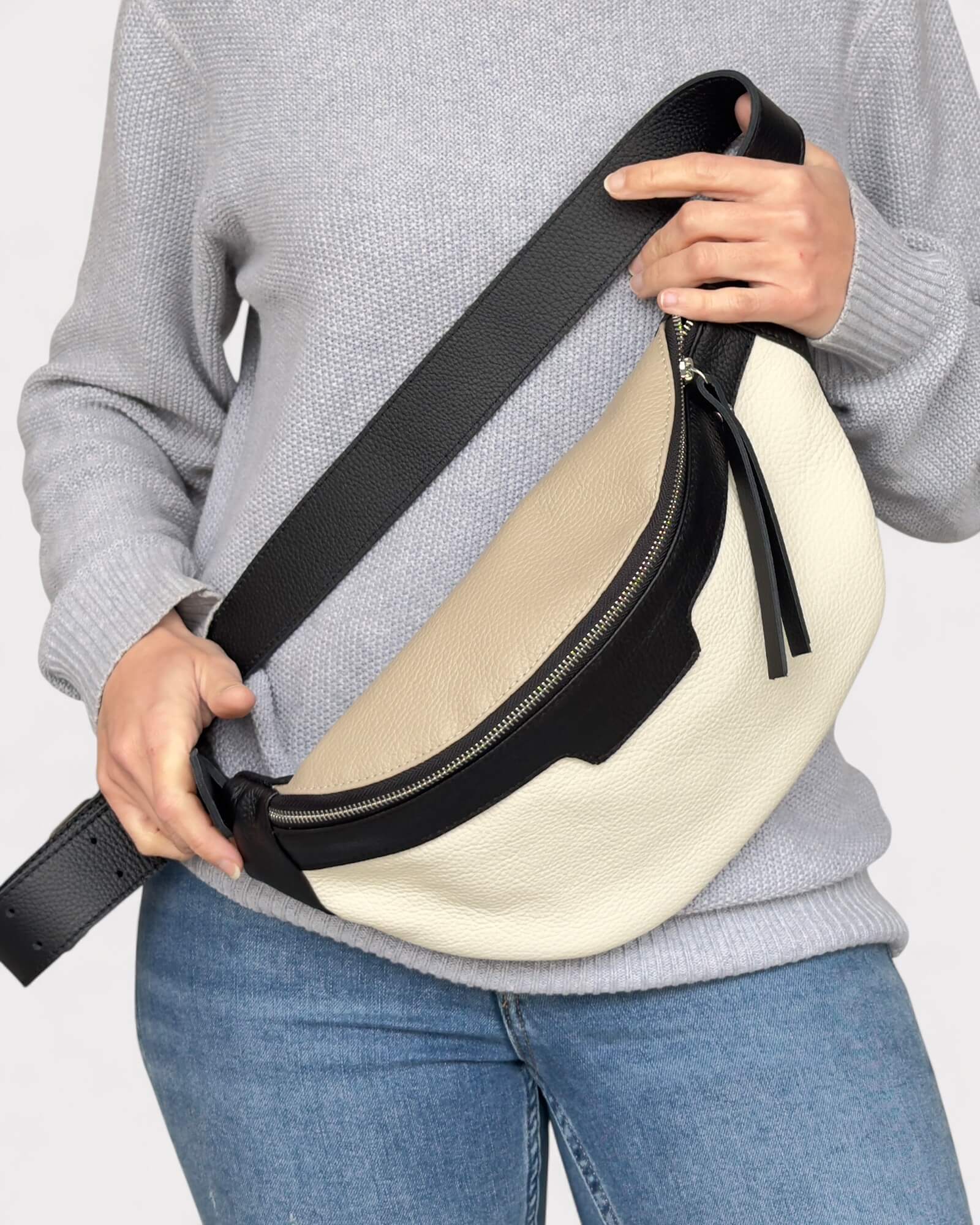 Schwarz-weiße Sling Bag aus Leder – weiche Umhängetasche