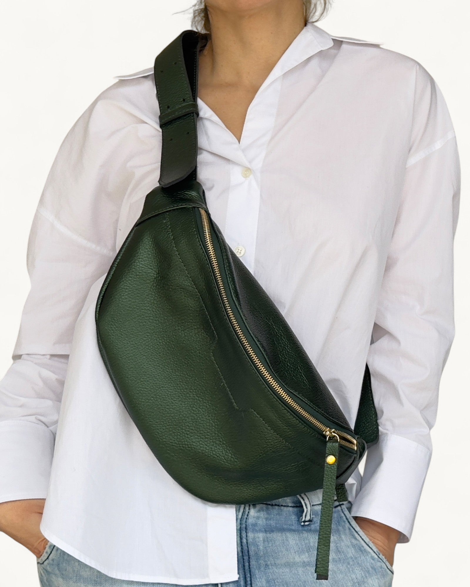 Sac bandoulière en cuir vert métallisé - Sac banane souple