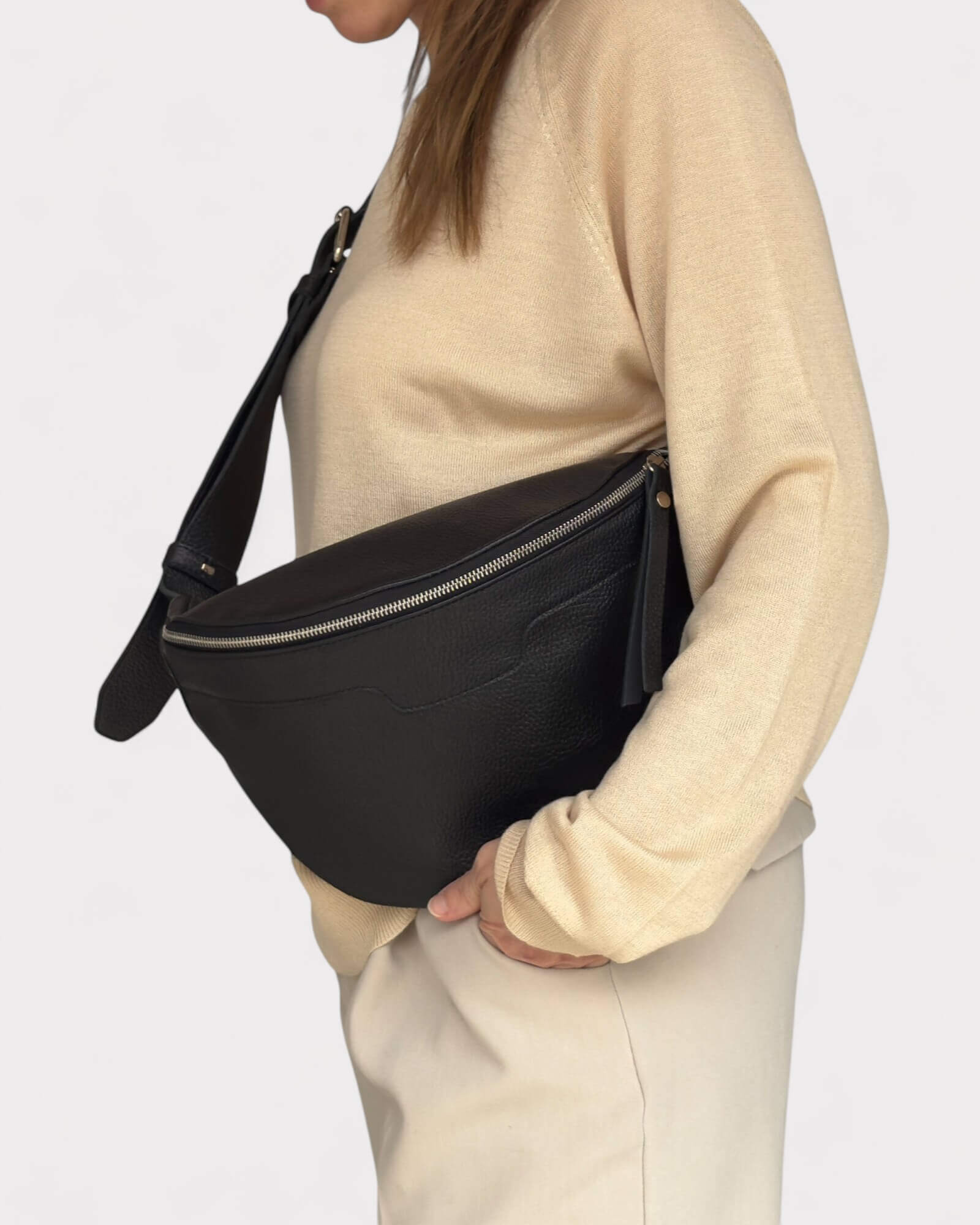 Sac bandoulière moyen en cuir noir - Sac banane souple