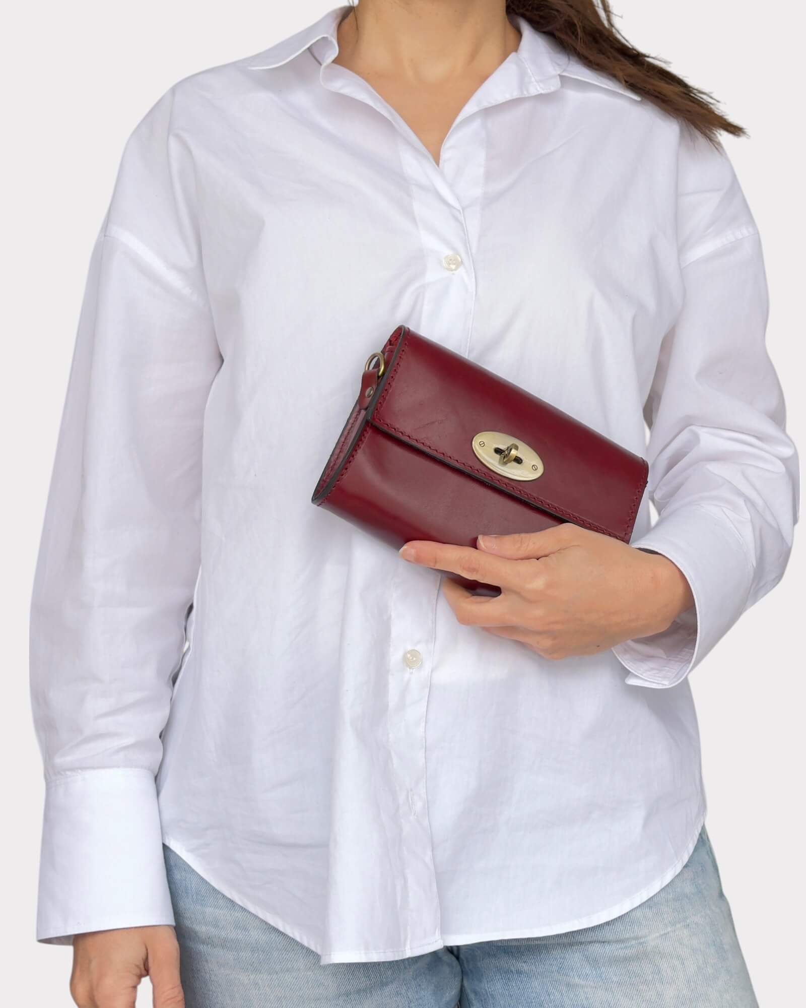 Mini-Umhängetasche aus burgunderrotem Leder – handgefertigte Handytasche